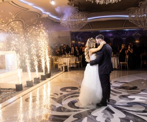 Mike and Kacie’s first dance with sparkulars.