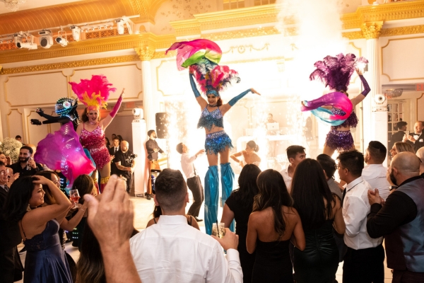Horas Locas dancers bring best wedding entertainment vibes