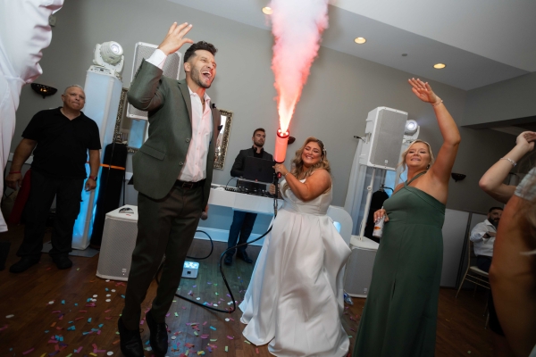 MC and bride with CO2 effect
