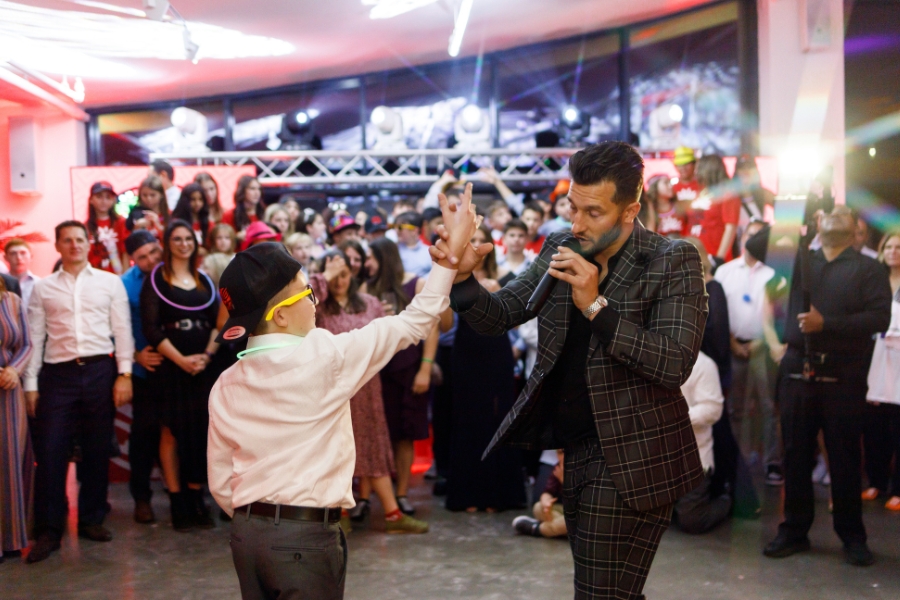 mc with mitzvah attendant