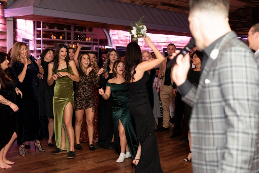 guest catching bouquet