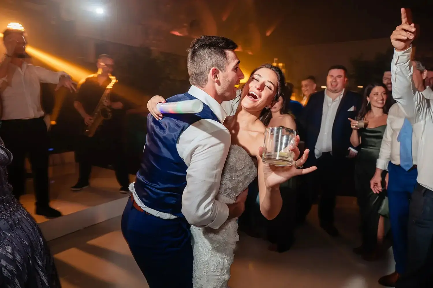 romantic last dance with couple